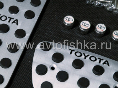 Toyota накладки на педали, подставку под ногу, алюминиевые + колпачки на нипели, с логотипом TOYOTA, комплект 8 шт.